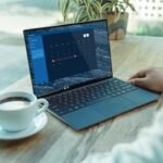 Laptop untuk berbagi file secara nirkabel dengan Nearby Sharing Windows 11