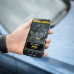 Smartphone Android untuk menggunakan Find Hub dan Gemini